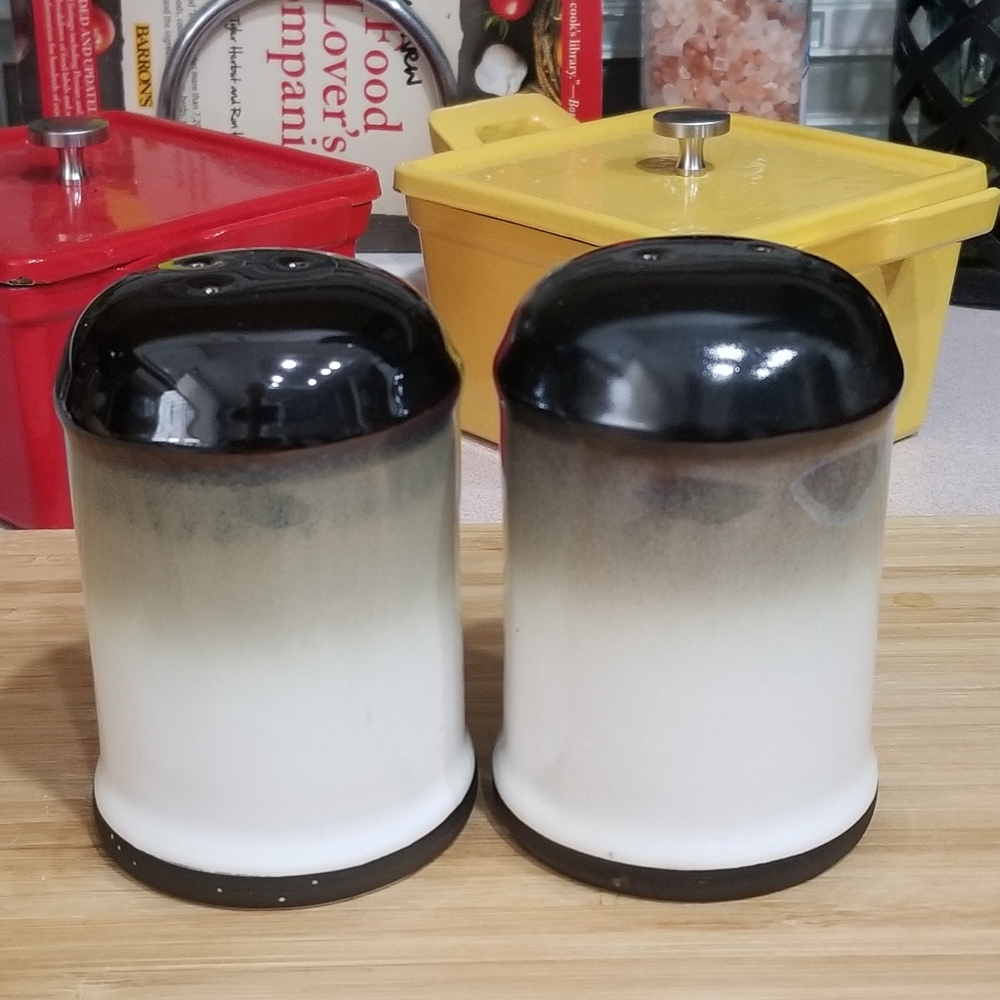 Sango‎ Nova Black Salt and Pepper Shaker Set